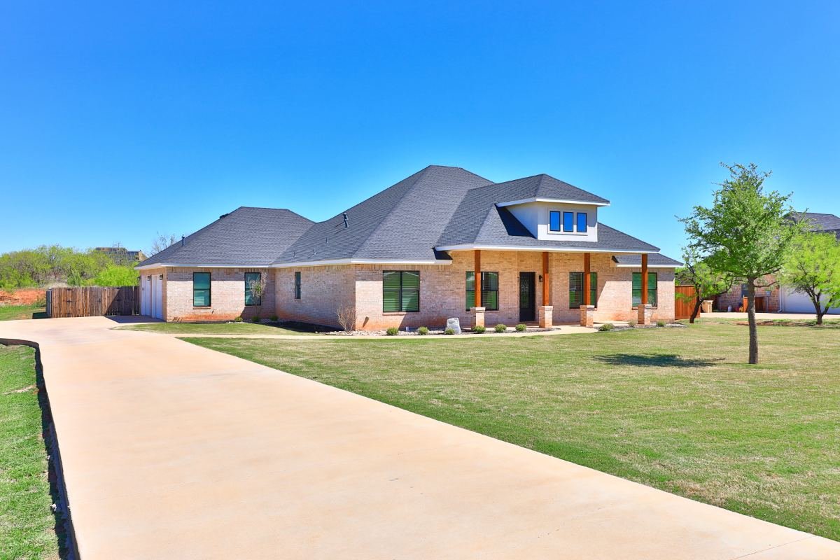 Ranch-style exterior