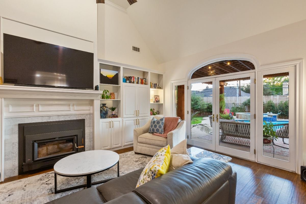Sitting room and fireplace